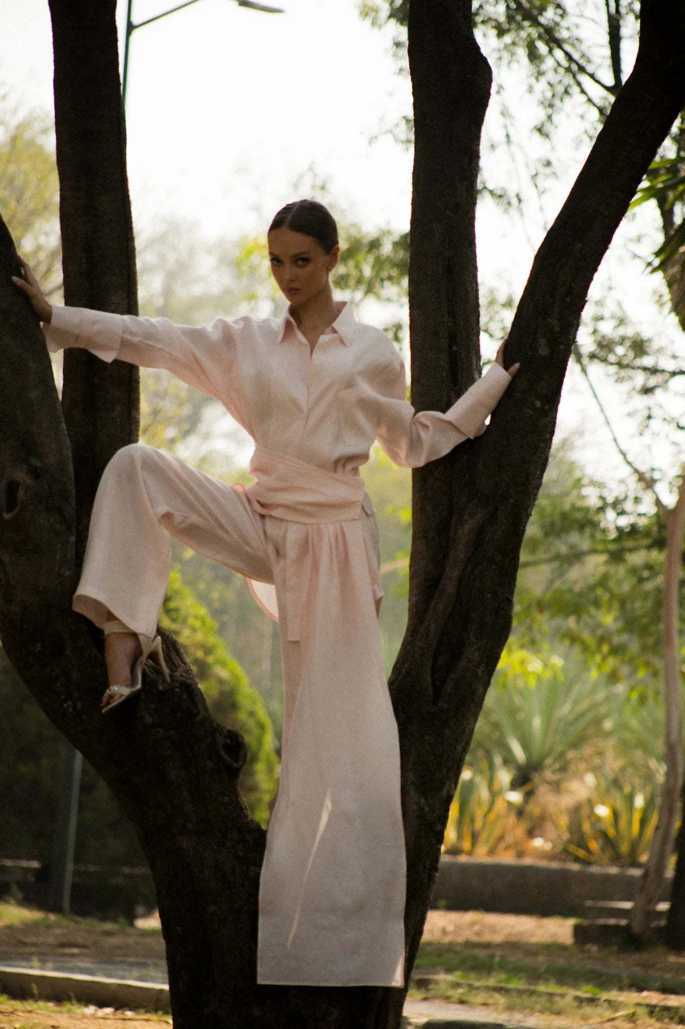 Tulip Linen Dress Shirt with Drapped Belt